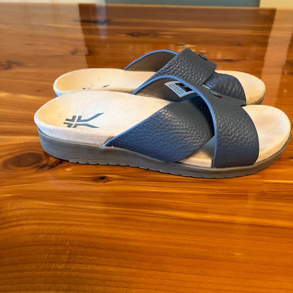 KURU BREEZE BLUE cross strap size 7M womens sandal shoe